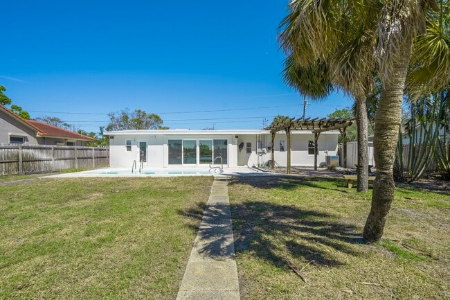 Building Photo - 4099 Pompano Dr SE