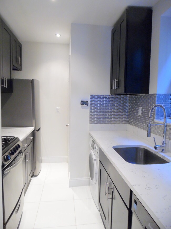 Building Photo - 107 W 105th St