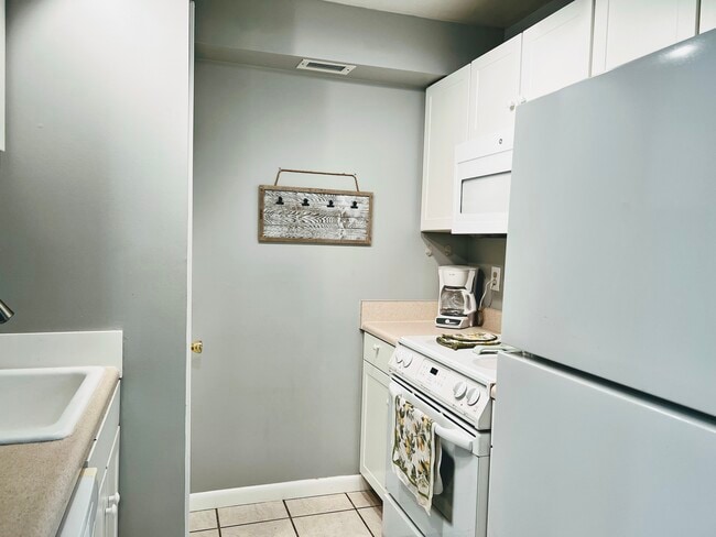 Building Photo - 3124 US HWY 441 SE