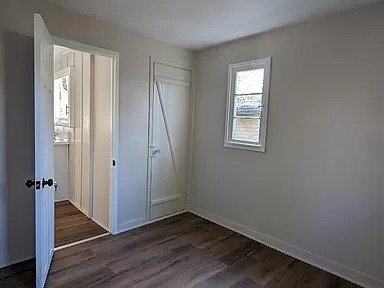 Foto del edificio - New paint clean nice neighbourhood for rent