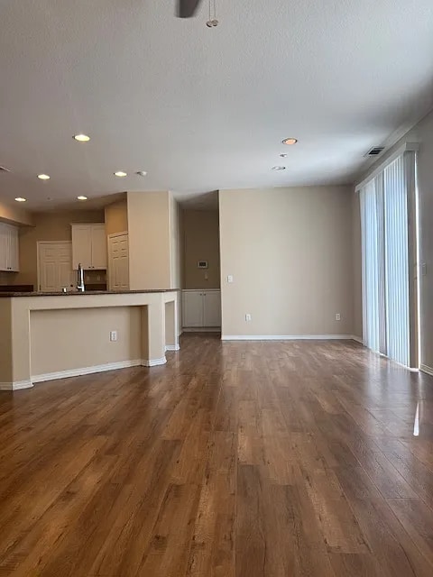 Building Photo - 375 Deodar St