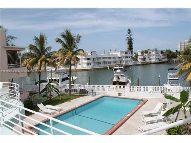 Building Photo - 6881 Bay Dr