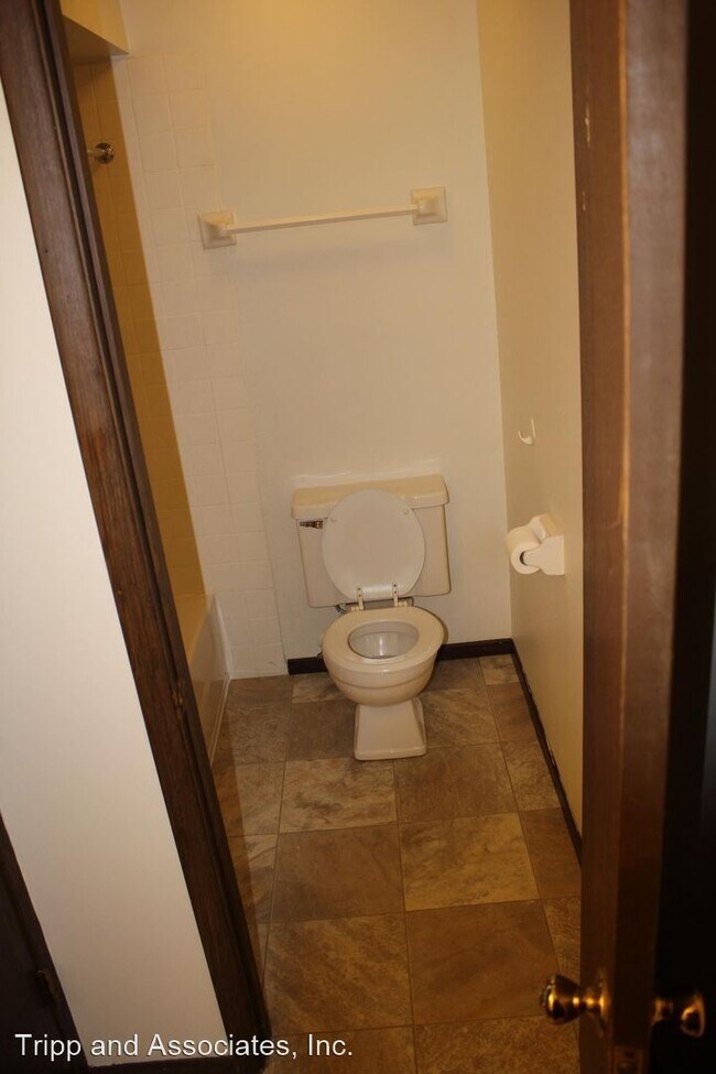 Building Photo - Studio, 1 bath Apartment - 805 N. Court St.