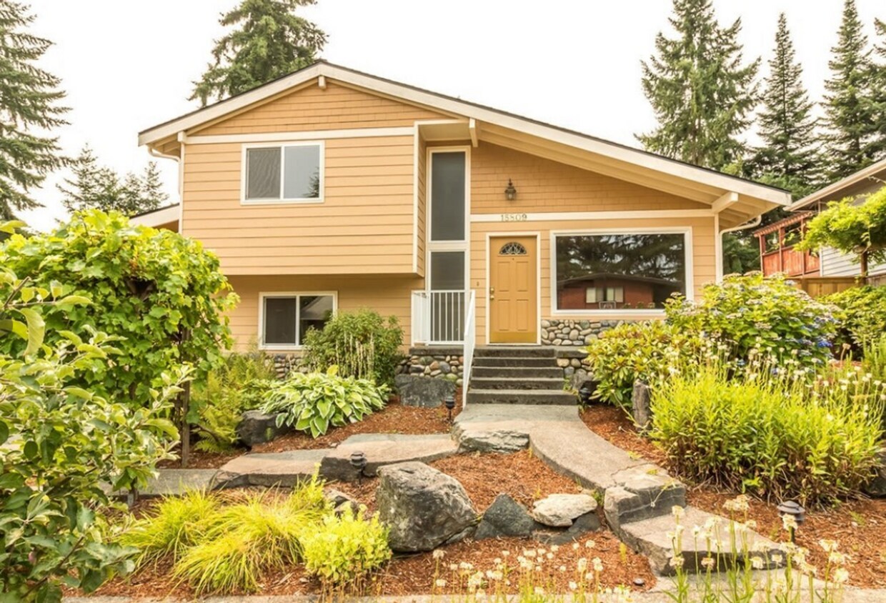 Redmond 3 Bedroom 2 Bath TriLevel Near Ma... House for Rent in
