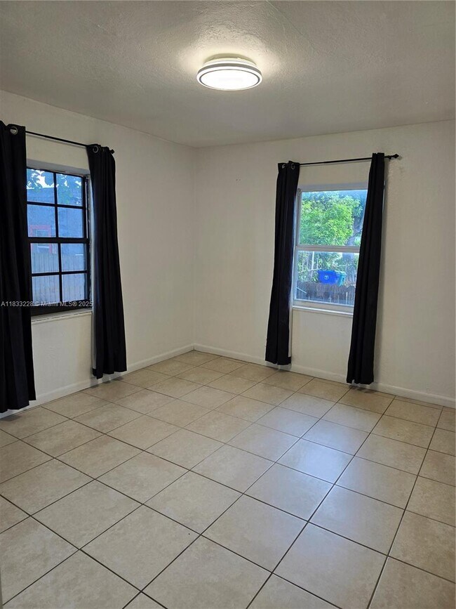 Foto del edificio - 6912 NW 5th Pl