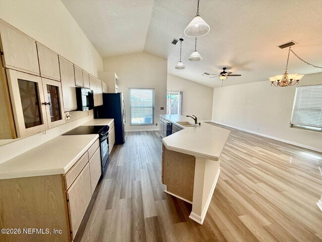 Building Photo - 289 Magnolia St