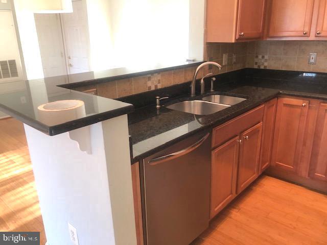 Foto del edificio - 1601 Spring Gate Dr.