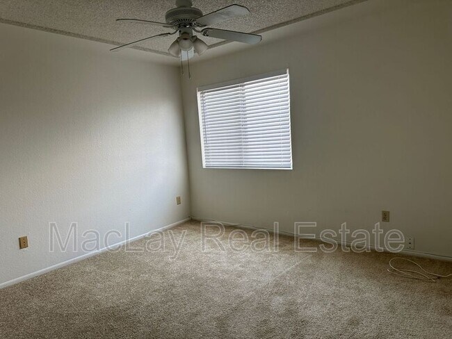 Foto del edificio - 1586 W Curry Dr