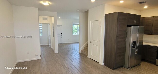 Foto del edificio - 2459 SE 10th St