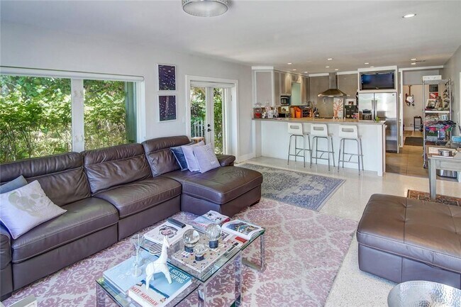 Building Photo - 1225 NE 4th St