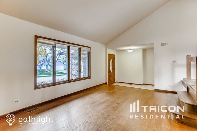 Foto del edificio - 2479 Lakeside Dr