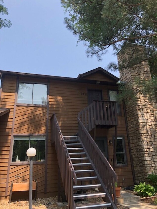 Primary Photo - Spacious 1 bed/1bath/garage w fireplace.