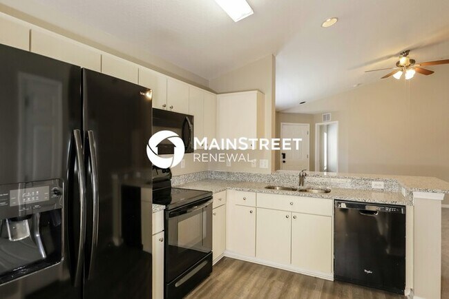 Foto del edificio - 4 Bedroom Pet-Friendly Home in Ruskin, FL with Main Street Renewal