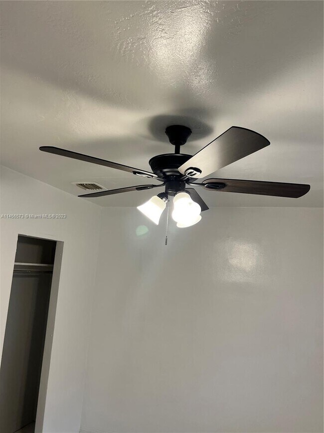 Foto del edificio - 3190 NW 135th St