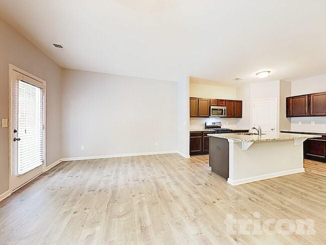 Foto del edificio - 3323 Lowland Dr