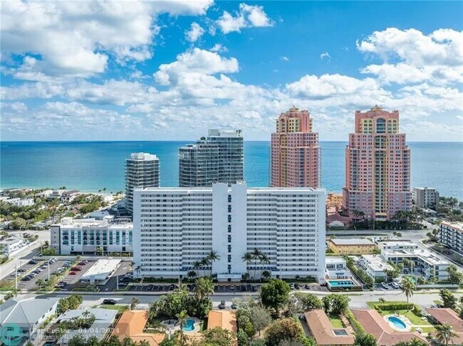 Foto del edificio - 2200 NE 33rd Ave