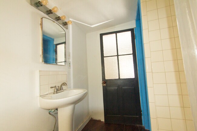 Building Photo - 46 Vanderhorst St