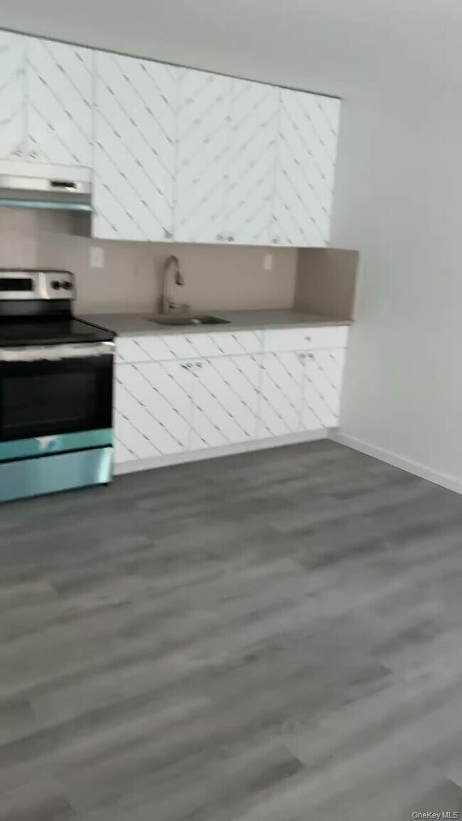 Foto del edificio - 70-40 45th Ave