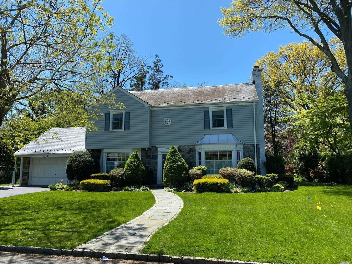 Primary Photo - 222 Trumbull Rd