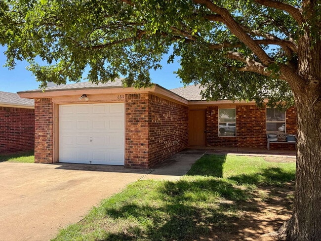 Building Photo - Charming Duplex in Frenship ISD 2-bed 2-bath +Garage