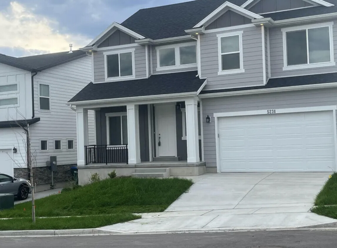 Foto principal - 5231 N Silver Pne Ln