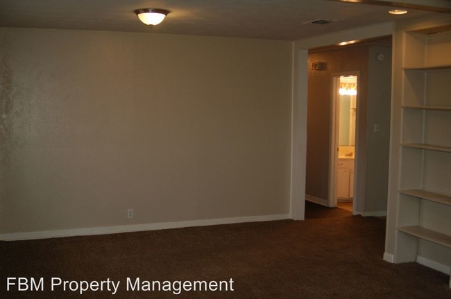 Foto del edificio - 502 Lakeshore Dr