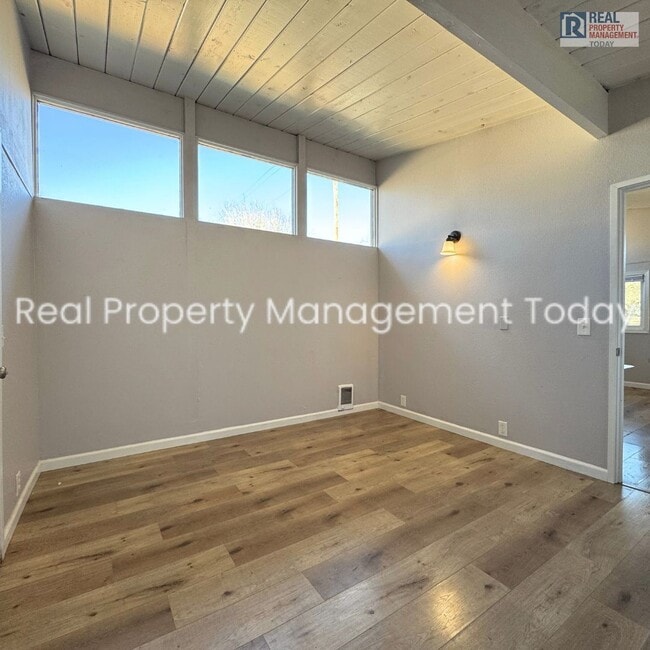 Building Photo - Perez - 105 (Cascade Group - Gold)