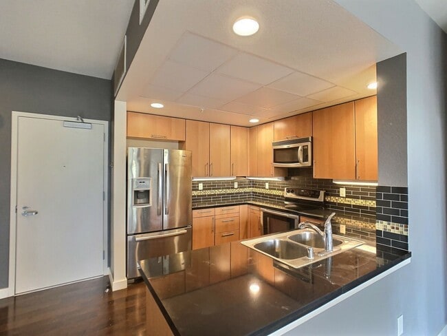 Photo - FANTASTIC VIEWS OF DOWNTOWN SAN JOSE FROM ... Apartment