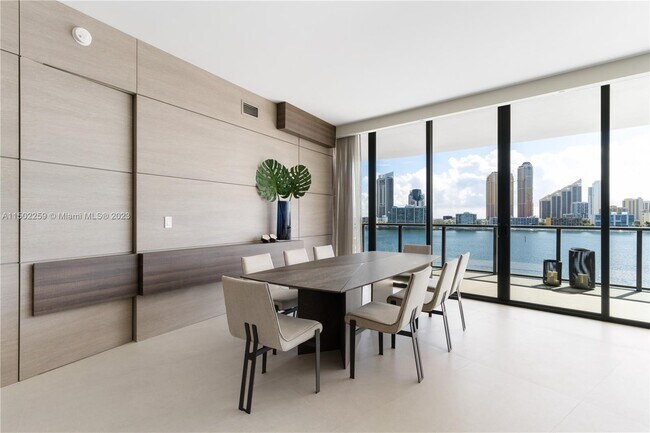 Building Photo - 5000 Island Estates Dr