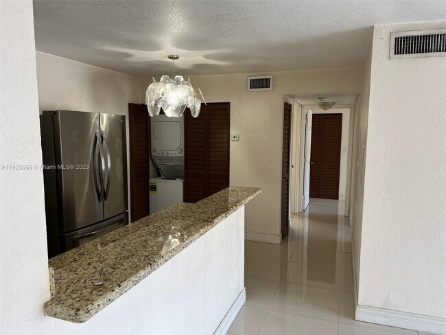 Foto del edificio - 7230 NW 179th St