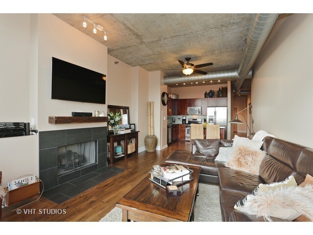 Building Photo - 700 N Larrabee St