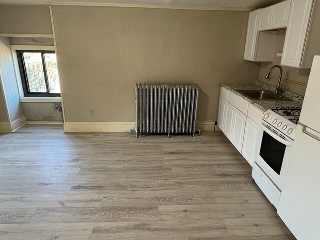 Building Photo - 14 Monument Sq