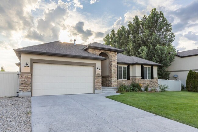 Building Photo - Heber Home