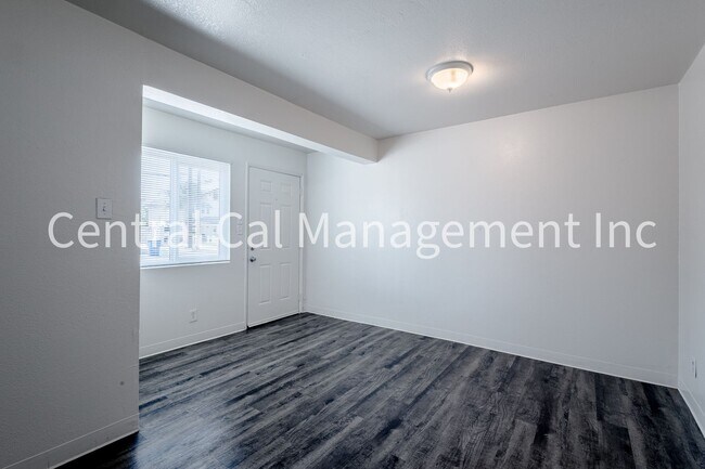 Foto del edificio - 2334 Dracena St