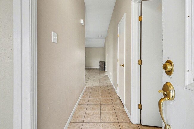 Building Photo - 454 Lost Rock Dr