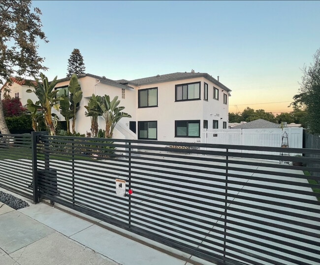 Building Photo - 3204 Castle Heights Ave