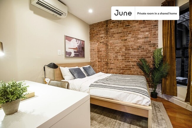 Building Photo - Room in Shared 3 bed/2 bath home