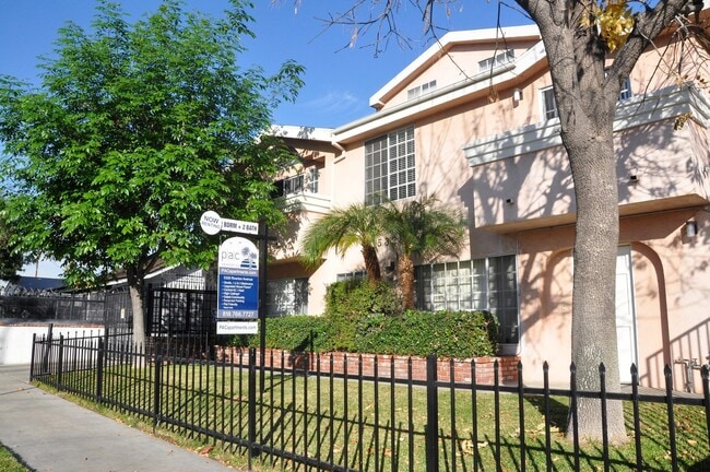 Building Photo - 5328 Riverton Ave