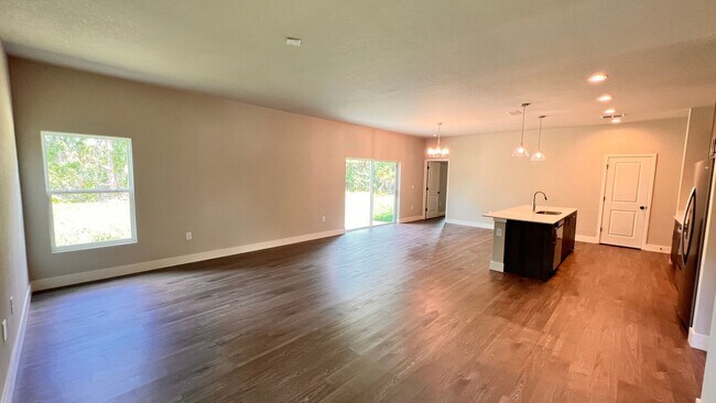 Foto del edificio - Charming 4 Bedroom, 2 Bathroom Home in Pal...