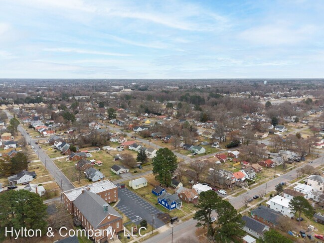 Building Photo - 2 br, 1 bath House - 103 Elm Street