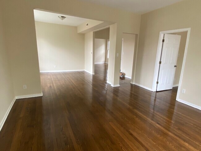 Foto del edificio - 7120 S Emerald Ave
