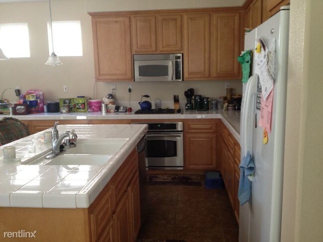 Foto del edificio - 5 br, 3 bath House - 1574 bedford ave
