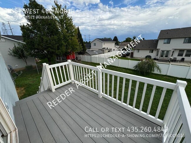 Building Photo - Gorgeous 3 Bedroom 2 Bath in a very nice n...