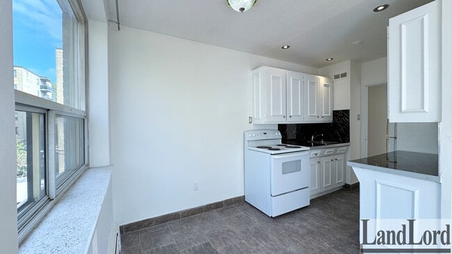 Photo du bâtiment - 140 Springhurst Ave