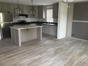 Building Photo - 18 Fairlane Ct