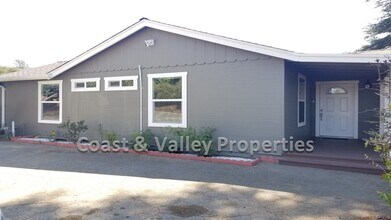 Building Photo - 1018 El Camino Real N