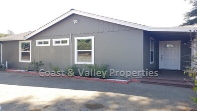 Building Photo - 1018 El Camino Real N