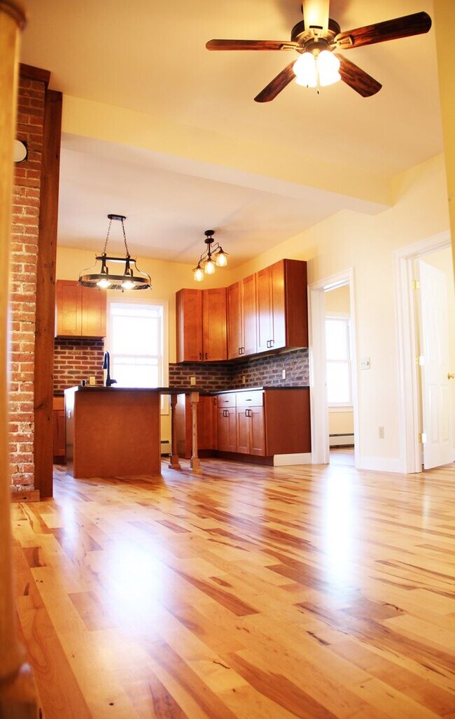 Building Photo - 26 Cedar St