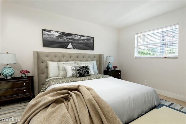 Building Photo - 2 br, 1 bath Condo - 530 S Federal Hwy