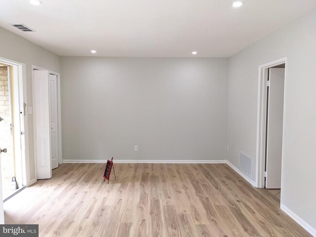 Building Photo - 4445 Forest Glen Ct